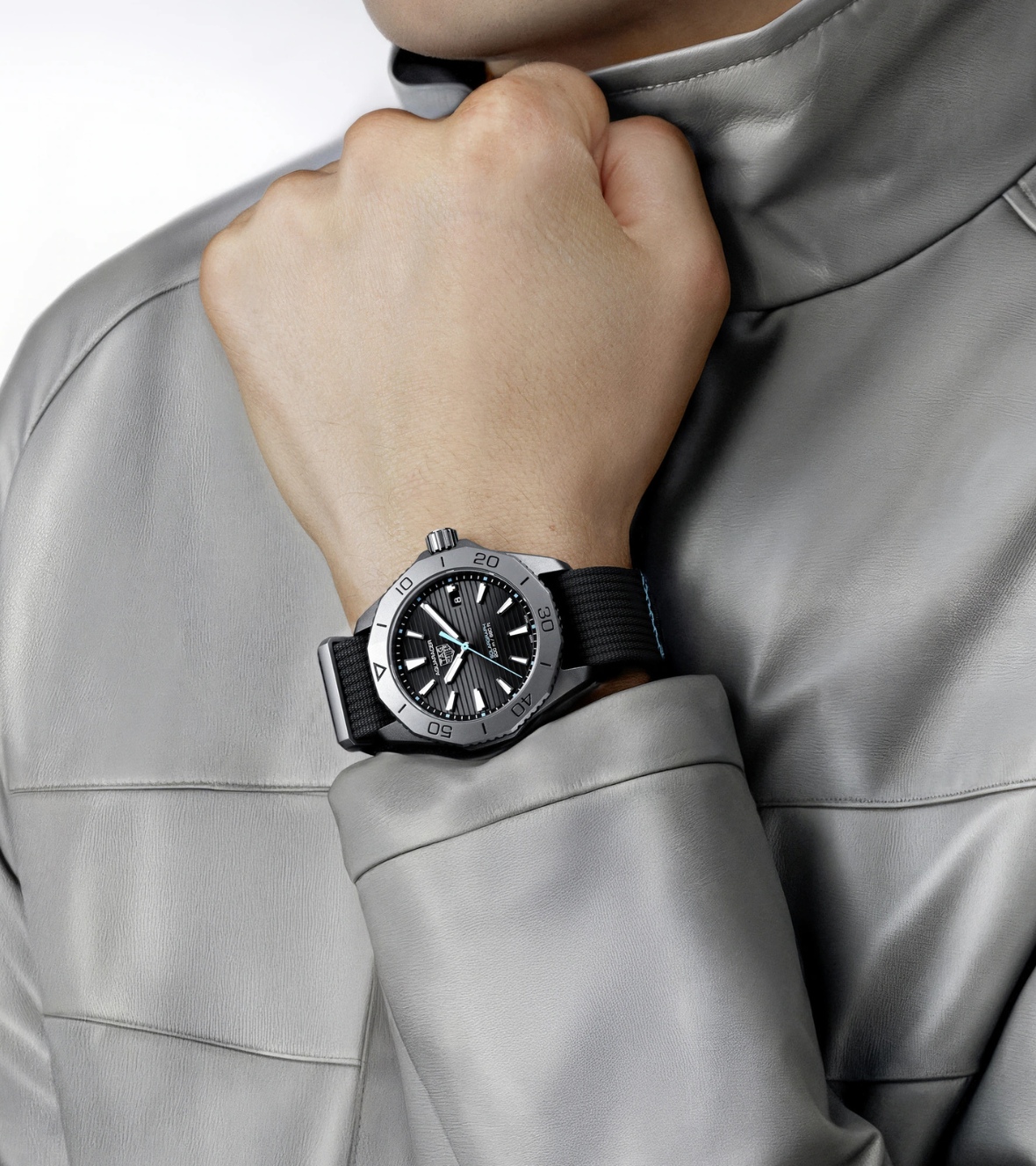 TAG Heuer Aquaracer Professional 200 Solargraph