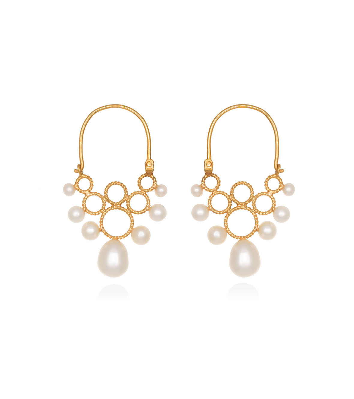 Tiny hoop earrings with pearls
