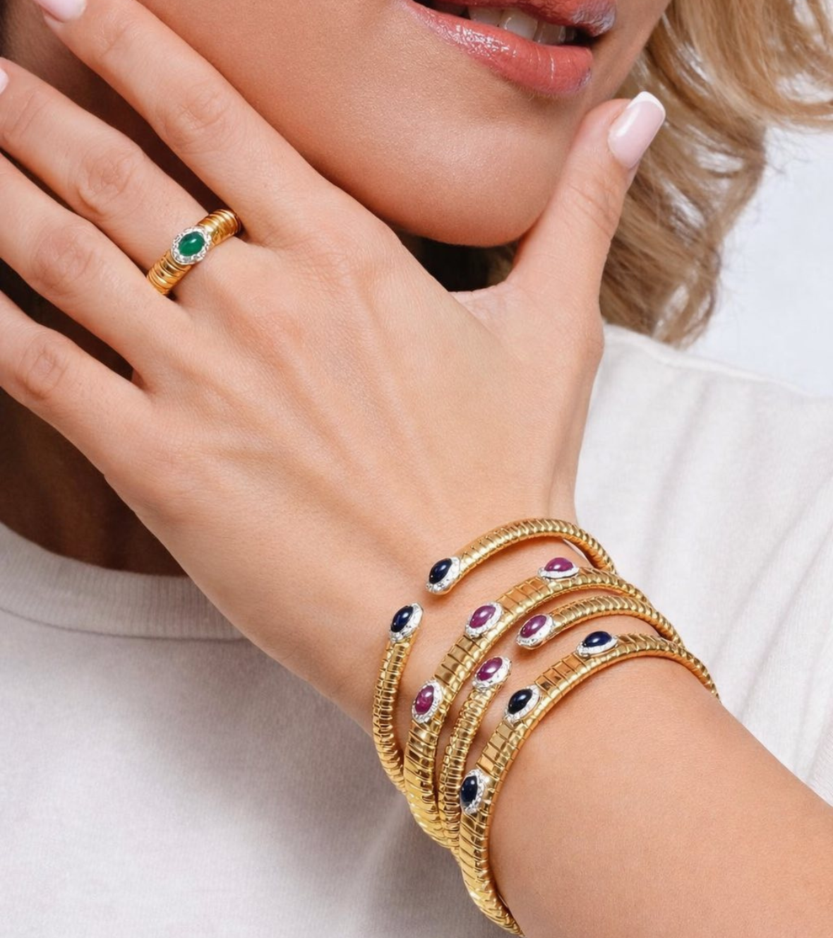 Yellow Gold Tubogas Ring 18K with Cabochon Emeralds & Brilliant-Cut Diamonds