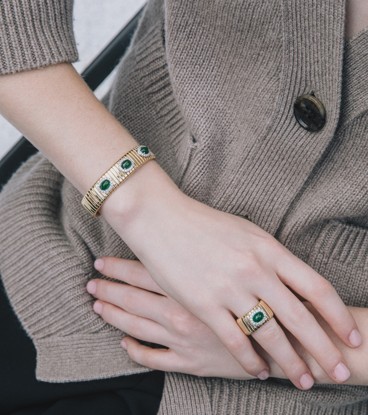 Yellow gold Tubogas Ring 18K with Cabochon Emerald & Brilliant-Cut Diamonds