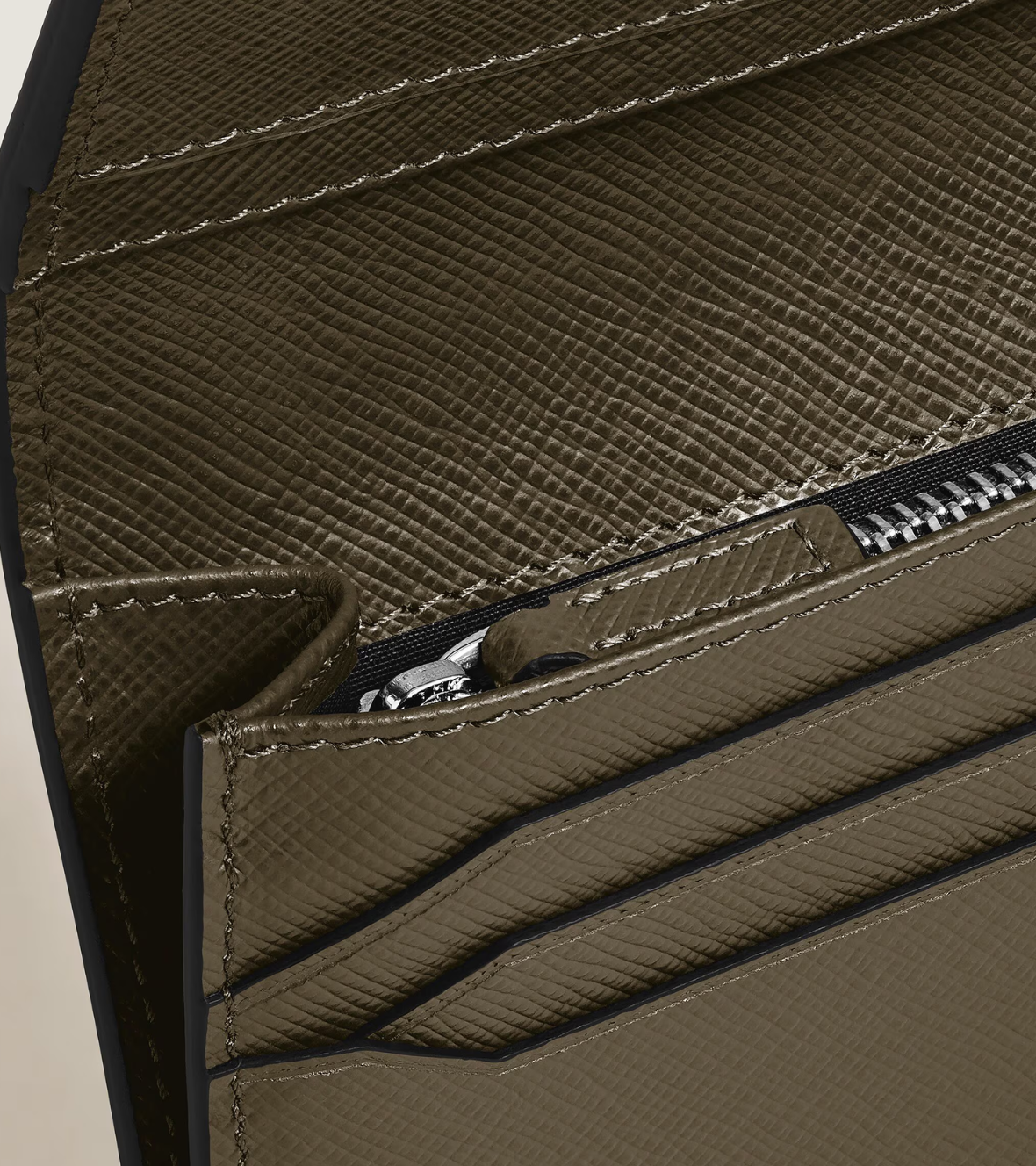 Long Wallet 14cc with Zip in Sartorial Leather
