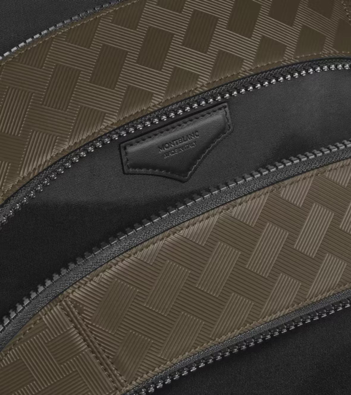 Medium Backpack with 3 Compartments in Extreme Leather